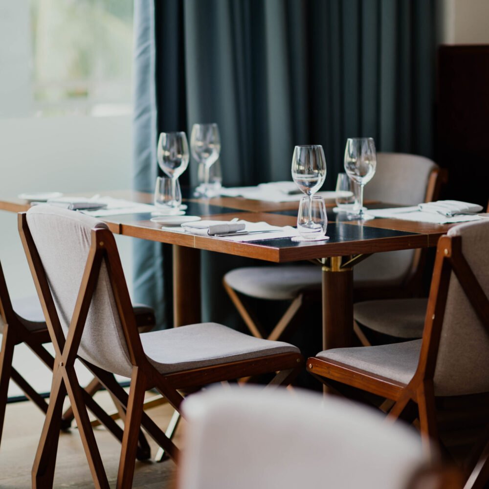 Furniture, chair, table and dining table | HD photo by chuttersnap